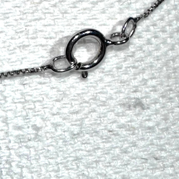 RL - Sterling Silver and CZ Heart pendent on silver chain - Picture 5 of 7